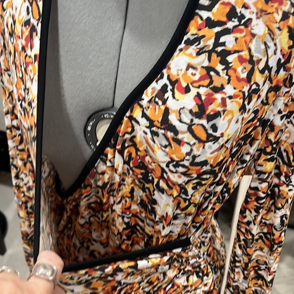 Colourful dress with black piping - Picture 5 of 9